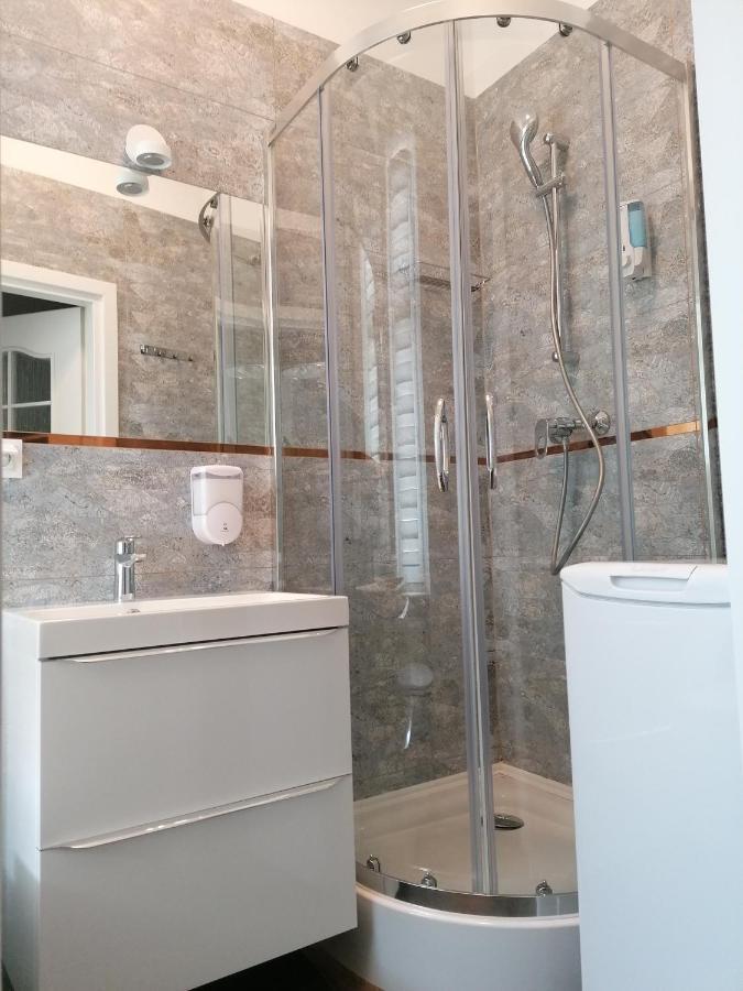 Hostel Tulip - Pokój 5 ze wspólną łazienką i kuchnią Szczecin Zewnętrze zdjęcie